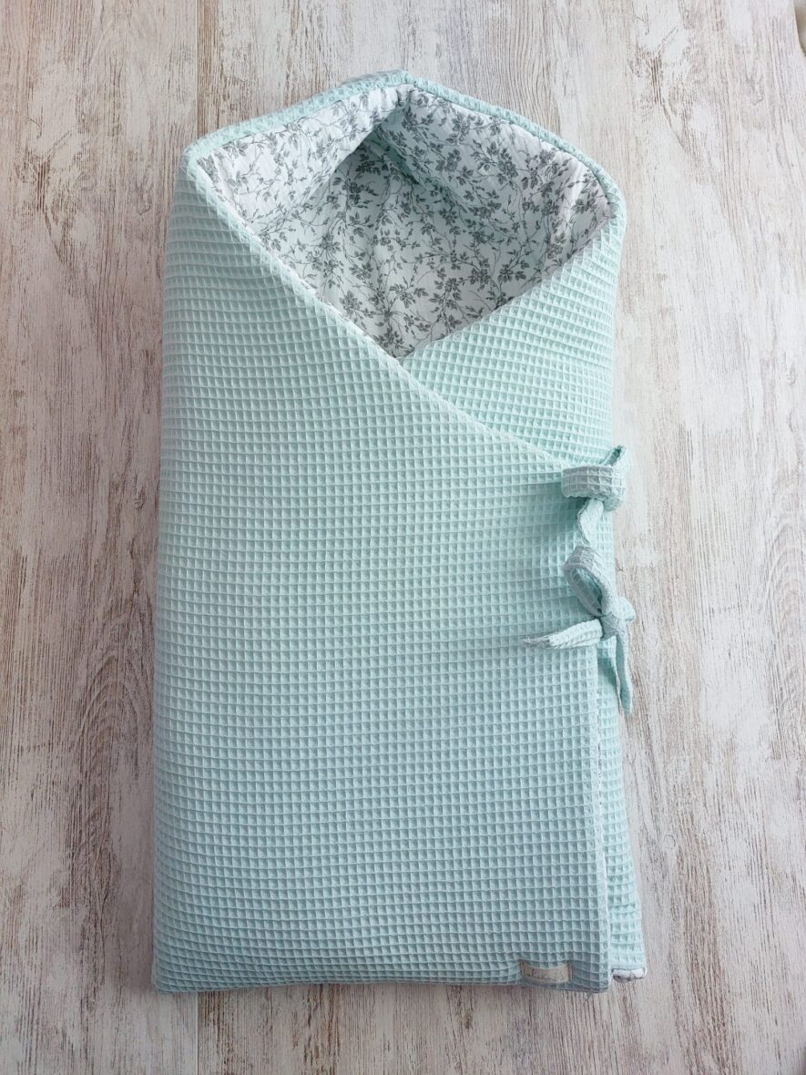 Saco de capazo con capucha