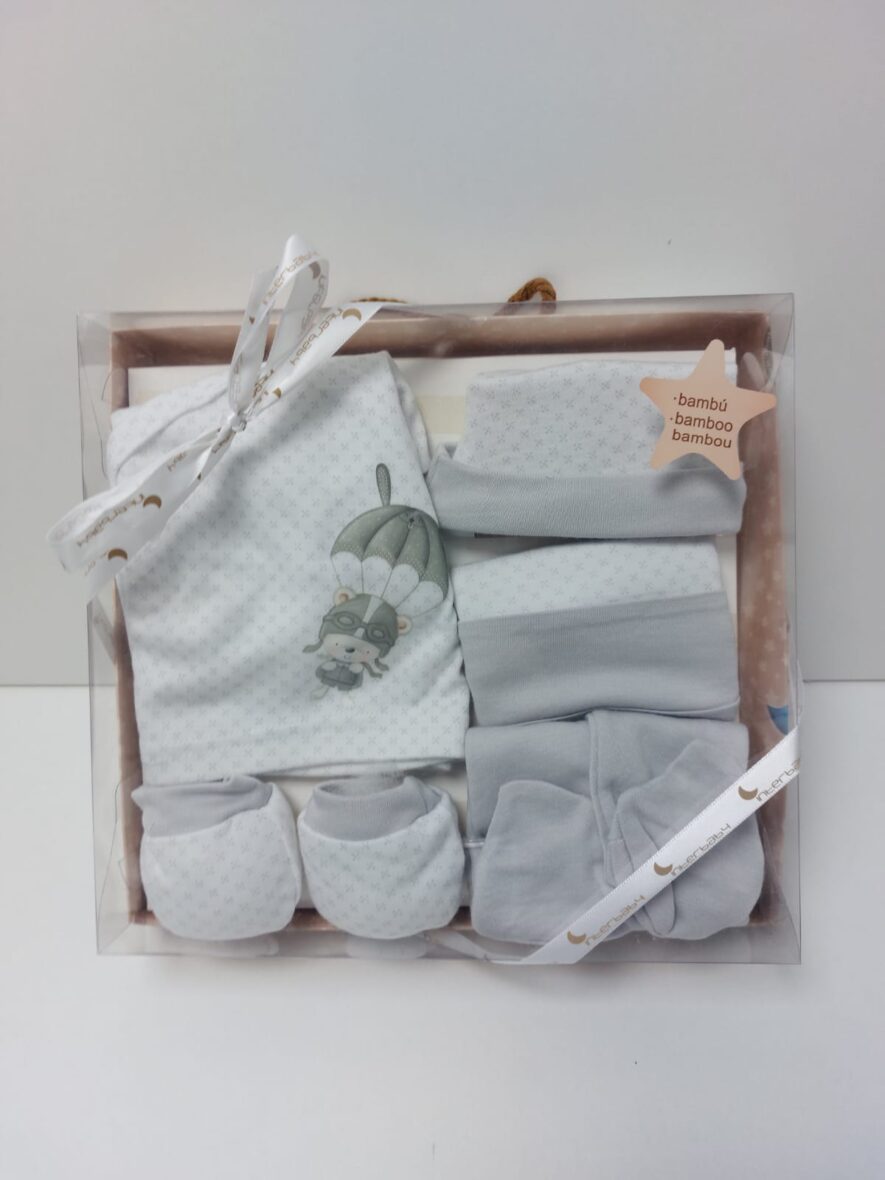 Conjunto nacimiento osito en paracaídas gris