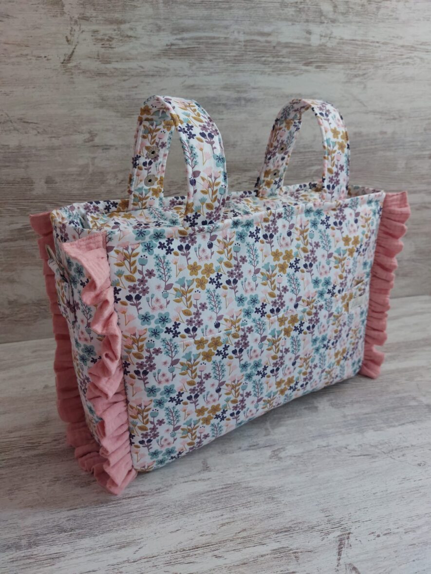 Panera rectangular con volantes laterales