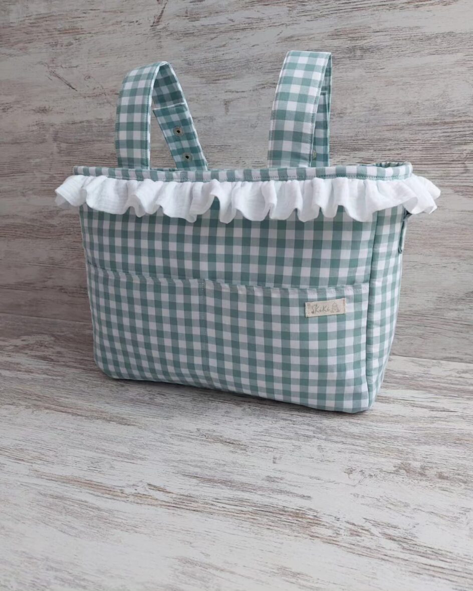 Con volante en la parte superior