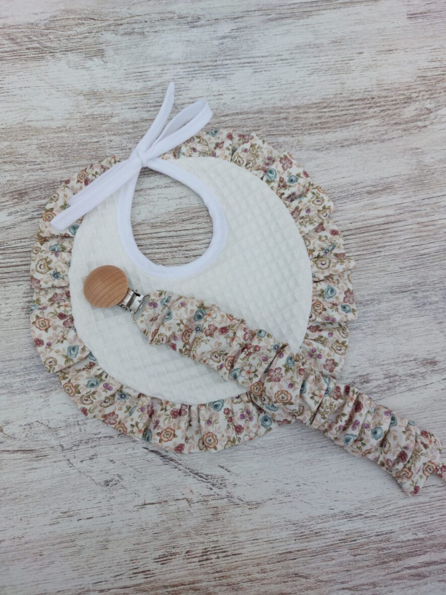 Babero y chupetero waffle beige/florecillas